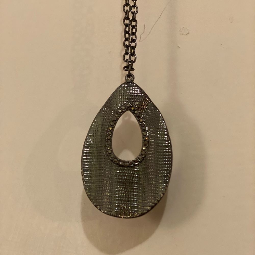 Gray/Silver medallion necklace w/ long length chain.